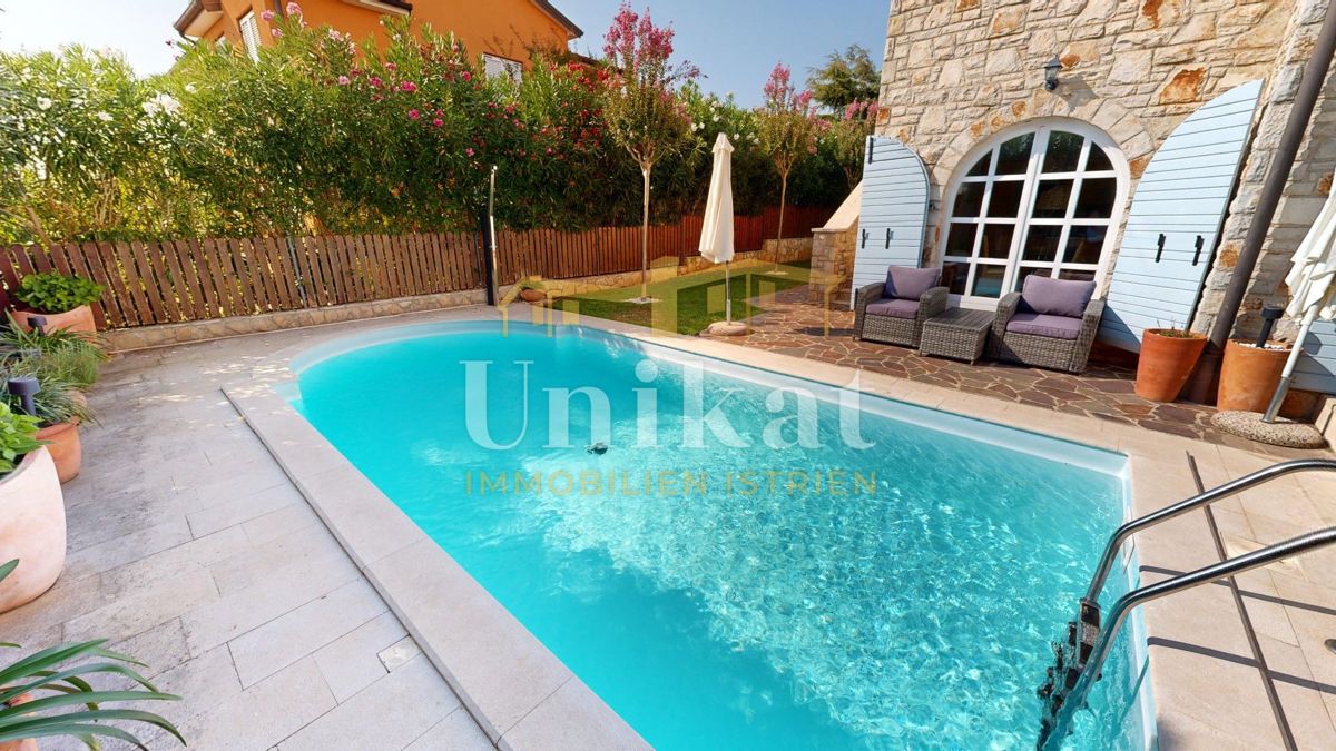 Dvojna kuća con piscina in stile istriano